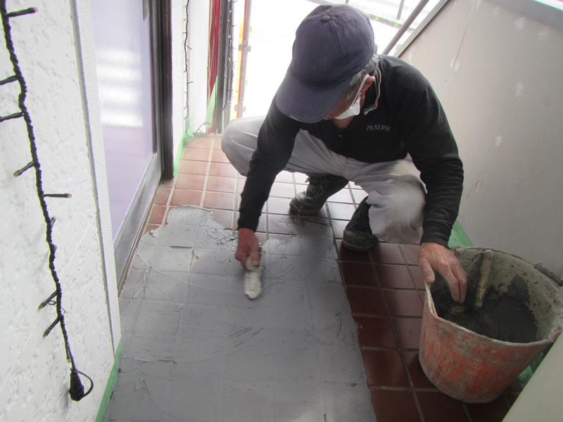 神奈川県川崎市川崎区　マンション外壁塗装　カチオンセメント補修